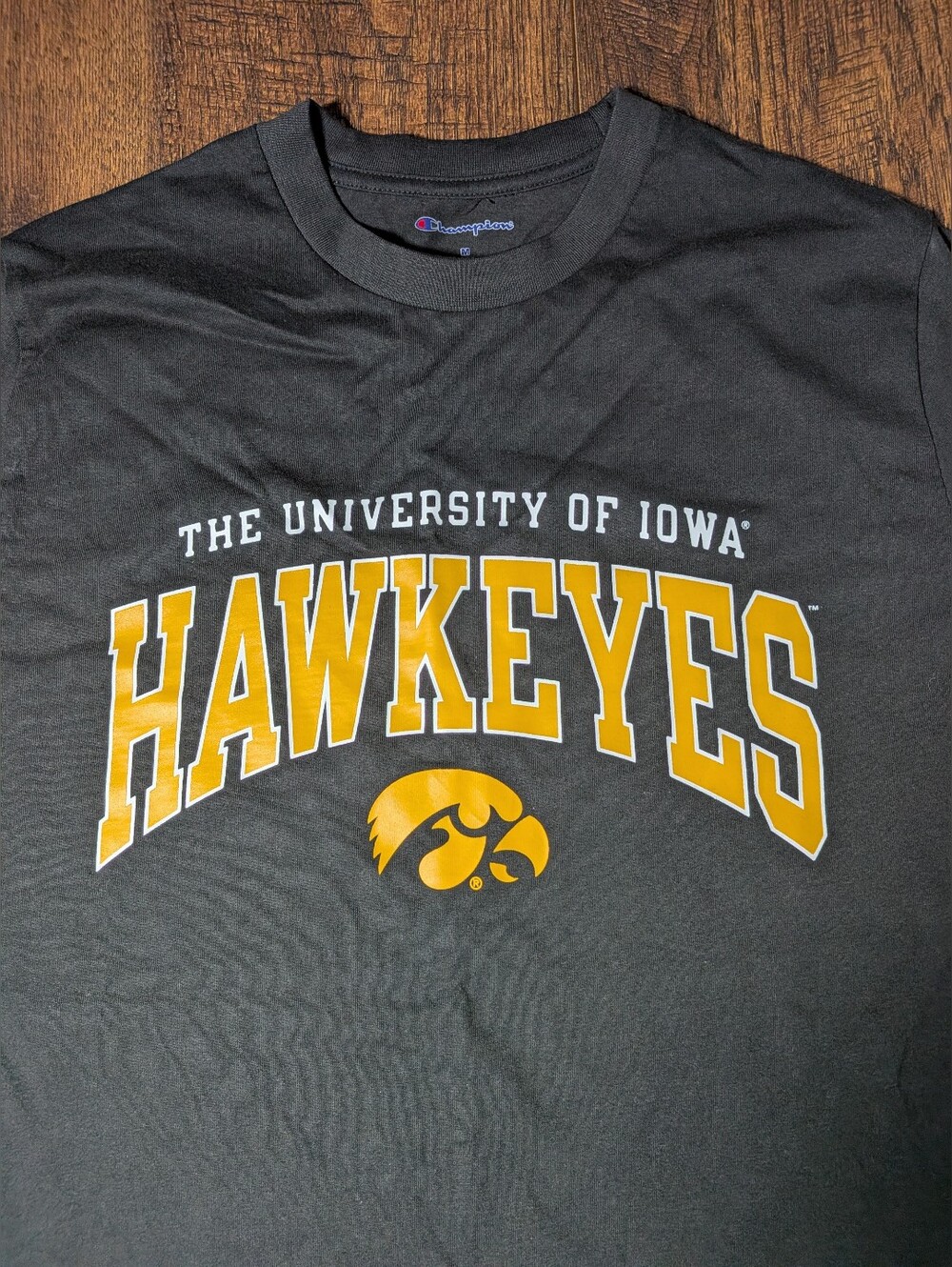 Champion Authentic Iowa Hawkeyes Medium Black T-Shirt Cotton NWOT - Picture 2 of 6